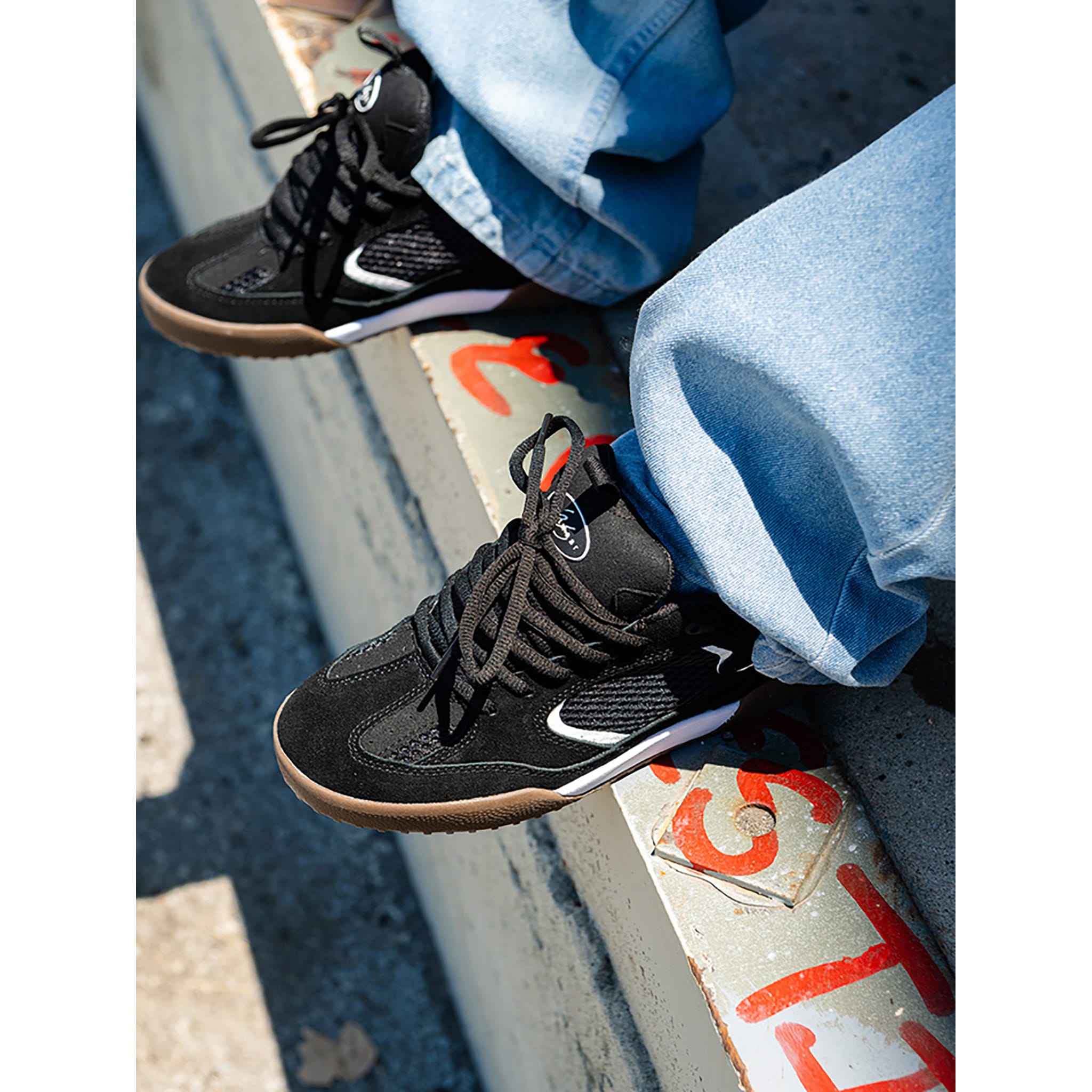 eS  Quattro Shoe Black Gum White Shoe