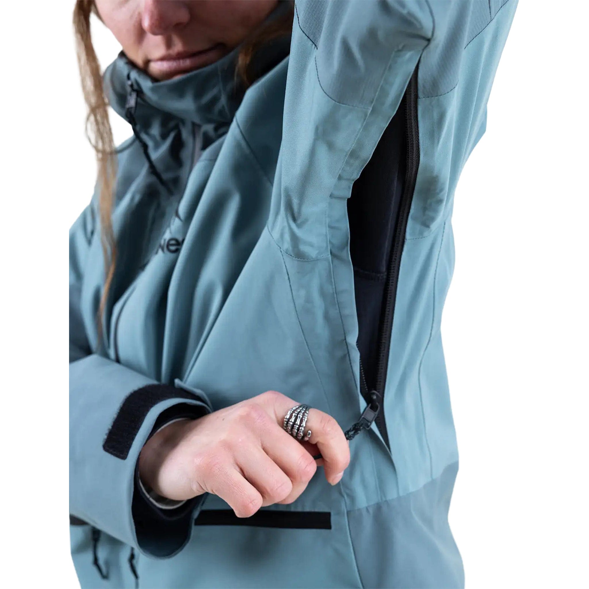 Jones Women's MTN Surf Recycled Jacket Smoke Grey Womens Snowboard Jacket