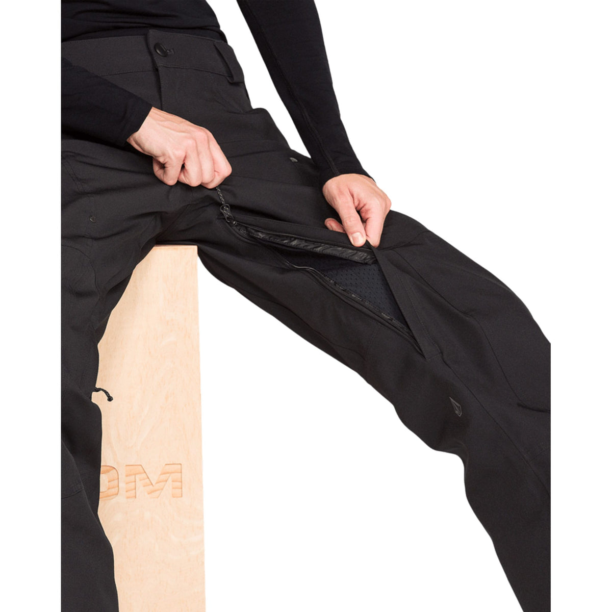 Volcom Women's Pollock Baggy Pant Black 2027 Womens Snowboard Pants